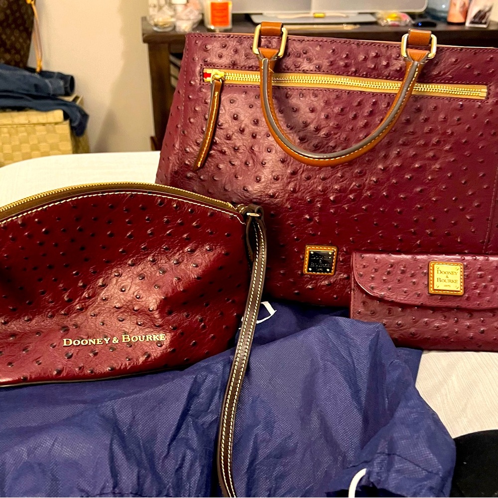 Dooney and Burke Large purse with matching wallet and crossbody all together 👛
